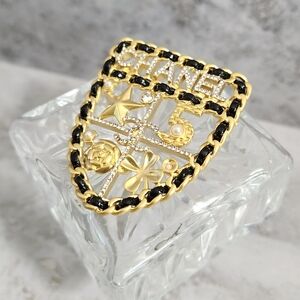 🆕️ Elegant Gold and Black Shield Brooch✨️